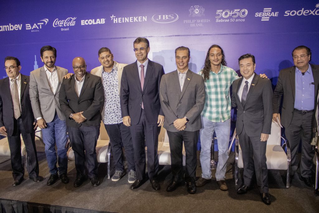 Parceiros e empresários lado a lado em encontro da Abrasel