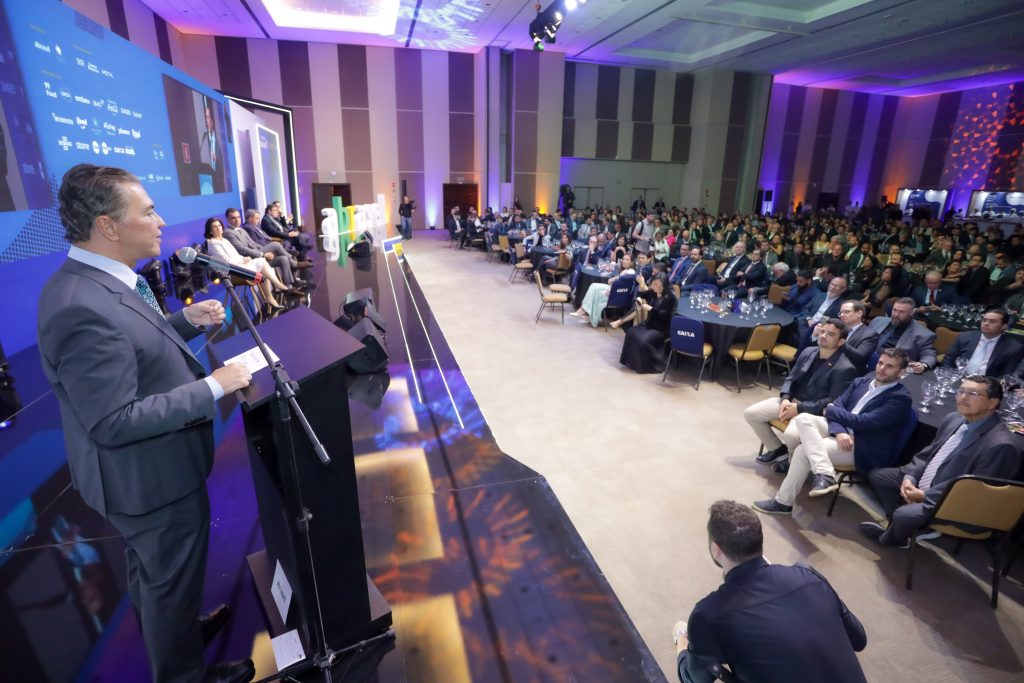 Plateia lotada em evento da Abrasel Norte do Paraná